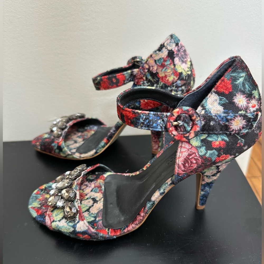 NWOT Anthropologie Raphaella Booz Floral Embellished Women's Heels Sz 10 - Picture 2 of 13
